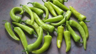 1200px-Banana_Peppers_20120903