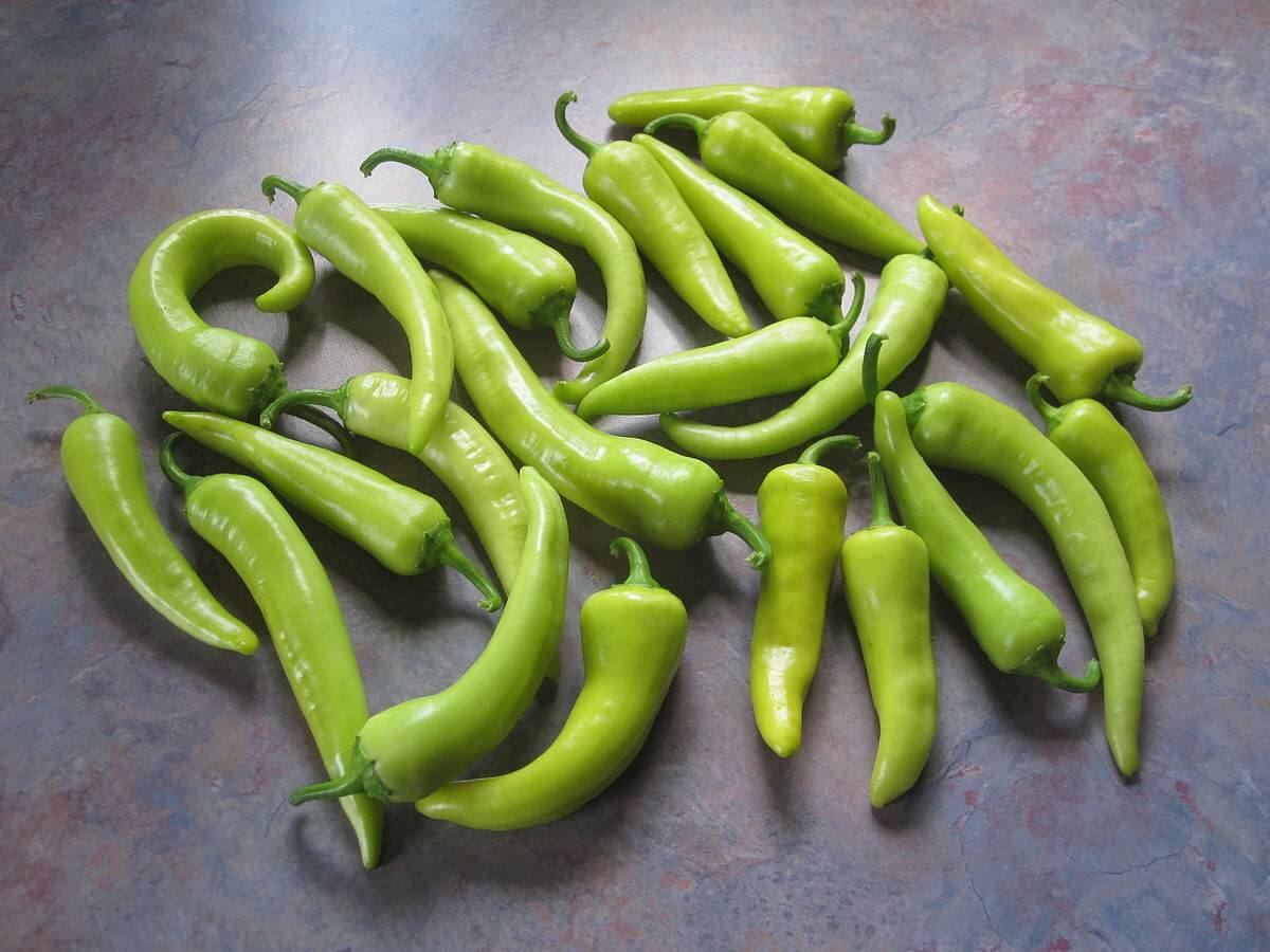 1200px-Banana_Peppers_20120903